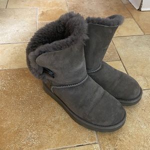 UGG Bailey button